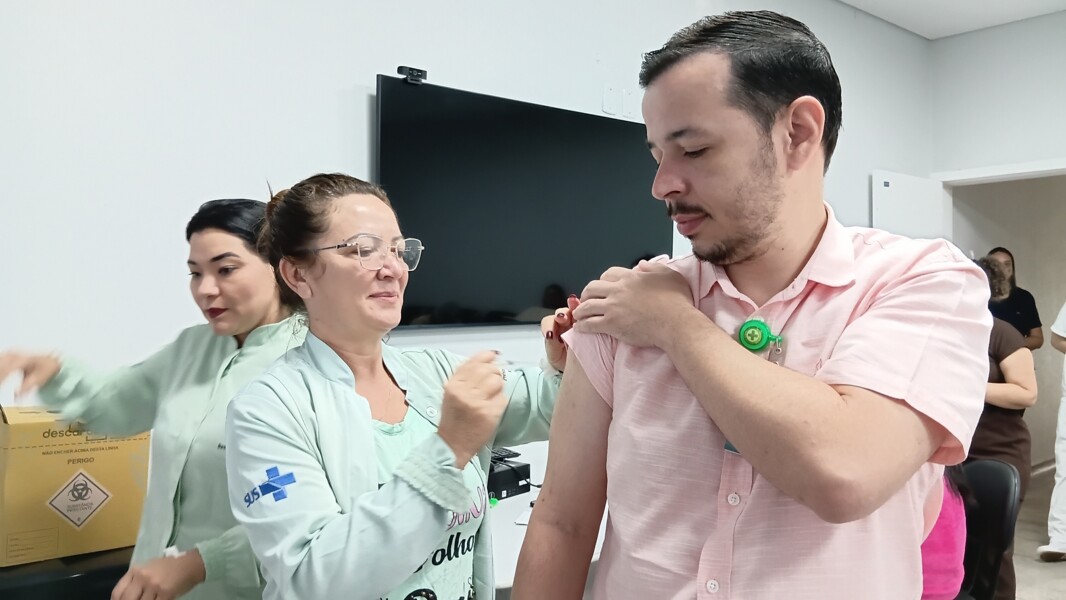 hospital-estadual-de-jatai-vacina-mais-de-300-profissionais-em-campanha-interna-de-imunizacao